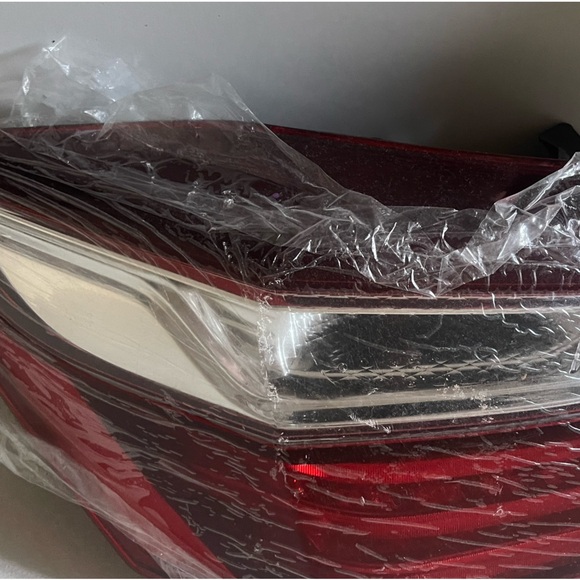 2017 Honda Accord Sport Tail Light Outer Part - Picture 2 of 2